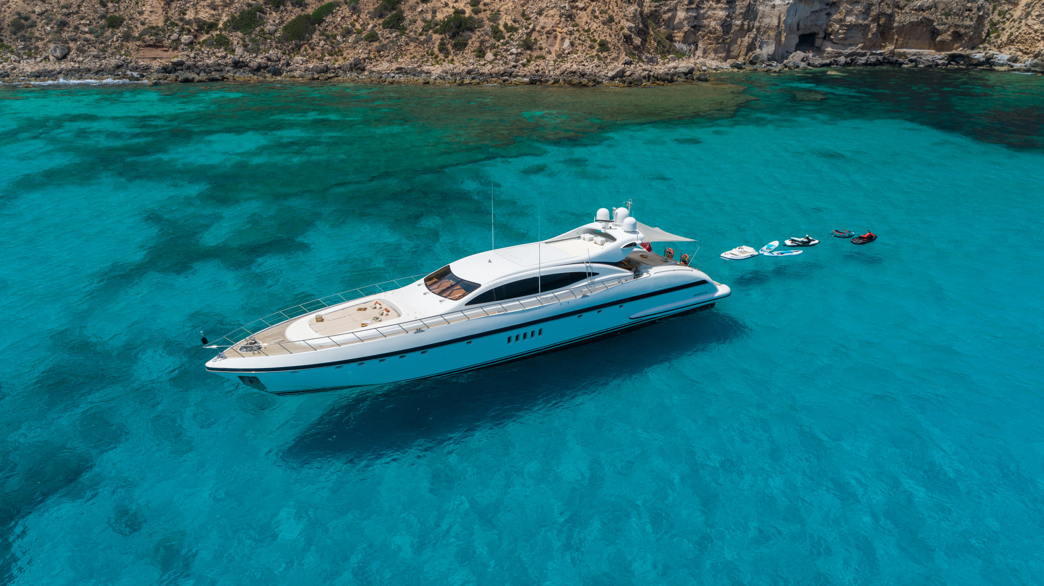 Port view of Mangusta 108 Nomad - Superyacht in Ibiza