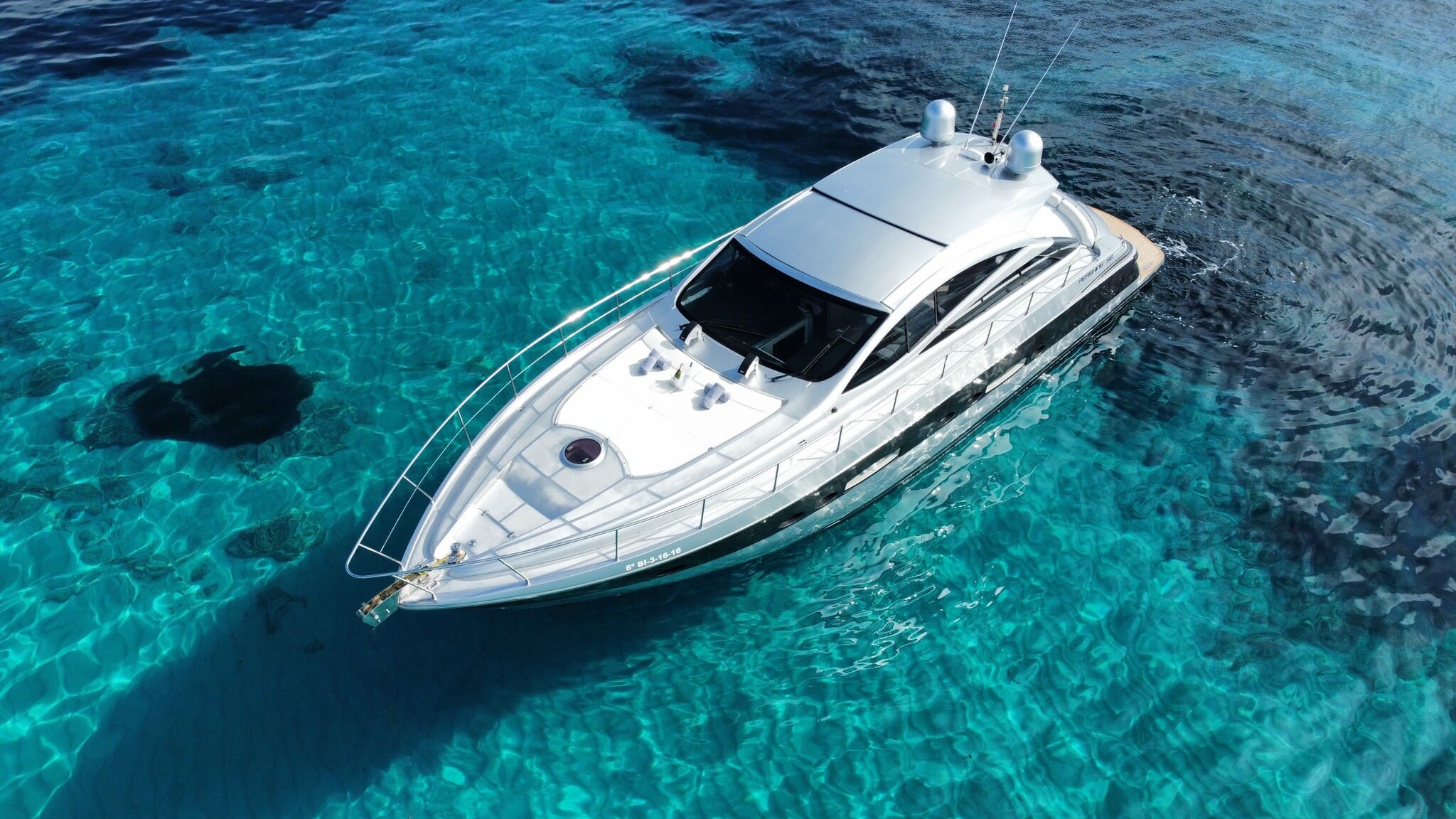 Bow sundeck of Pershing 56 Enjoy - Yacht in Ibiza