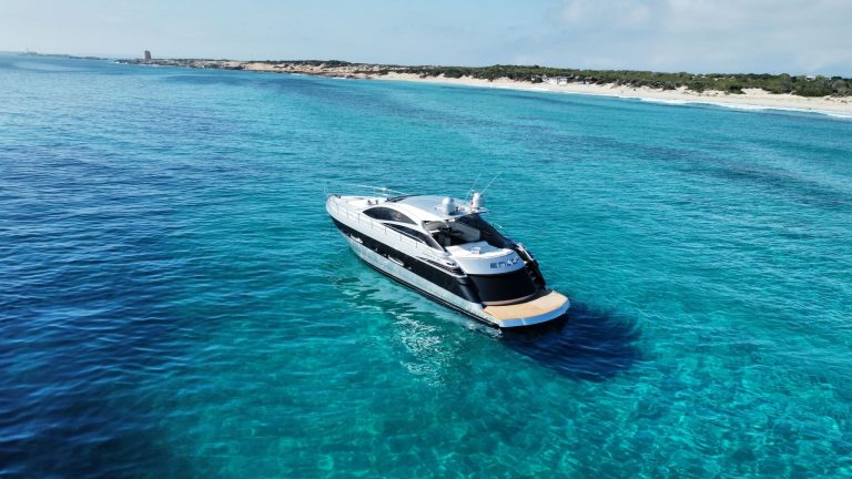 Stern of Pershing 56 Enjoy - Yacht in Ibiza