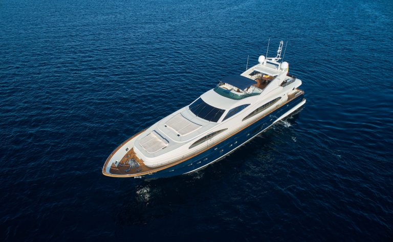 Bow of Astondoa 102 GLX Kirios - Superyacht in Ibiza