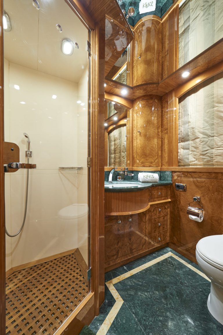 Bathroom 2 of Astondoa 102 GLX Kirios - Superyacht in Ibiza