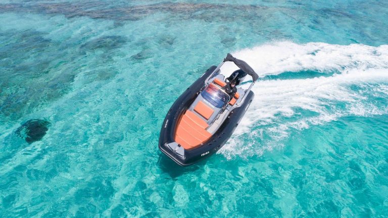Bow sundeck of Brig 650 Speedy González - Inflatable boat in Ibiza
