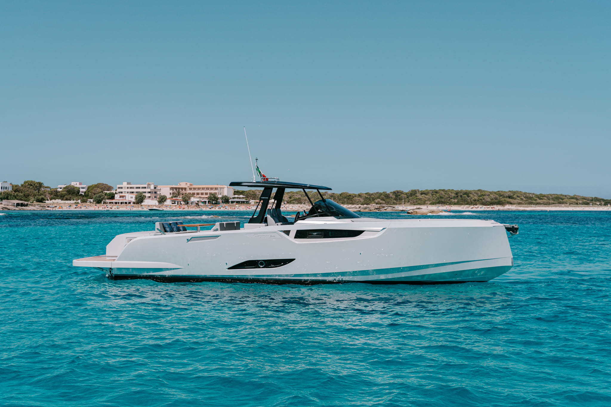 Starboard view of Cayman 40 Caiman - Yacht in Ibiza