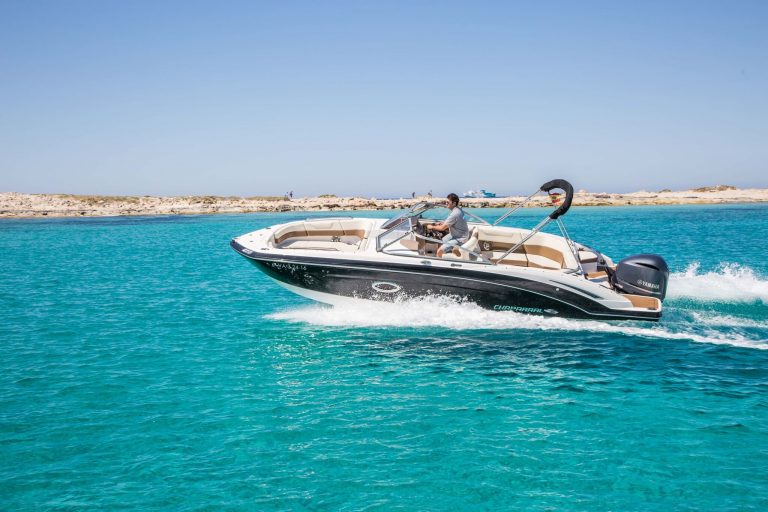 Sailing of Chaparral 250 Chappy 2 - Motorboat in Ibiza