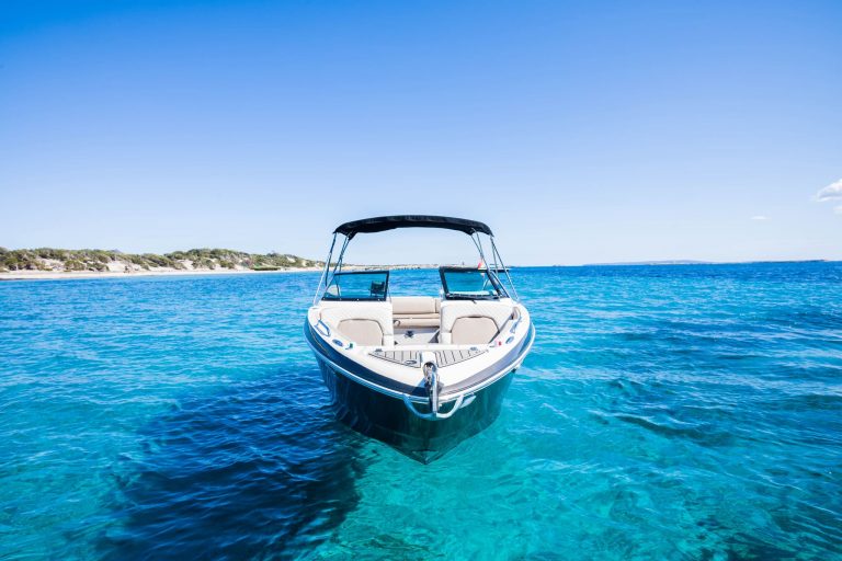 Bow of Four Winns 28 Trident - Motorboat in Ibiza