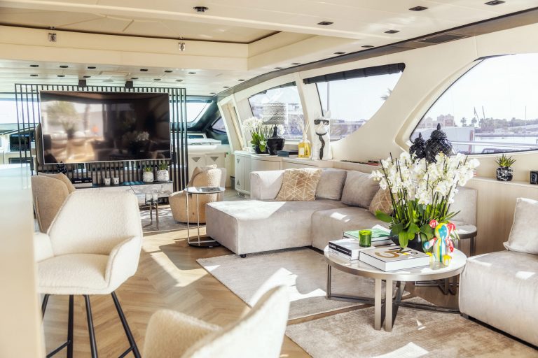 Lounge 2 of Mangusta 130 Mrs Grey - Superyacht in Ibiza