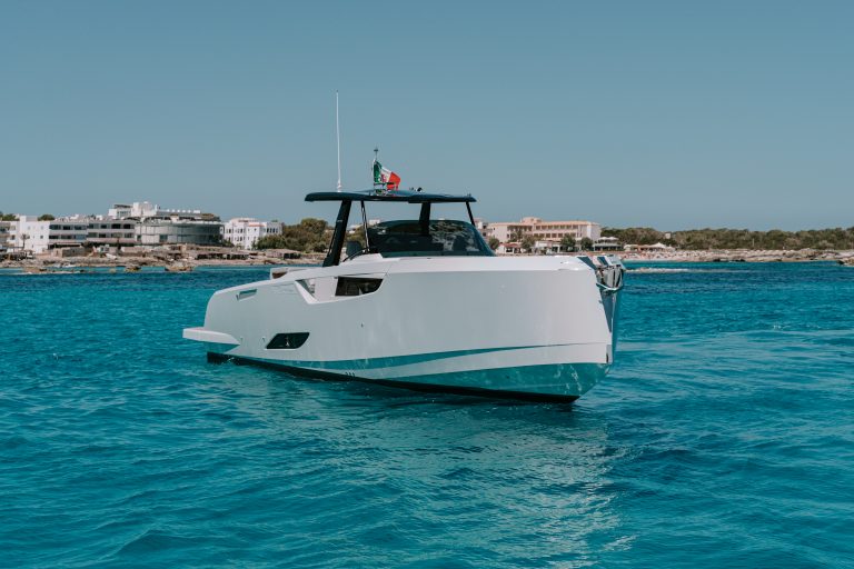 Alquiler rent location llogar mieten barco boat bateau boot ibiza Cayman40Caiman
