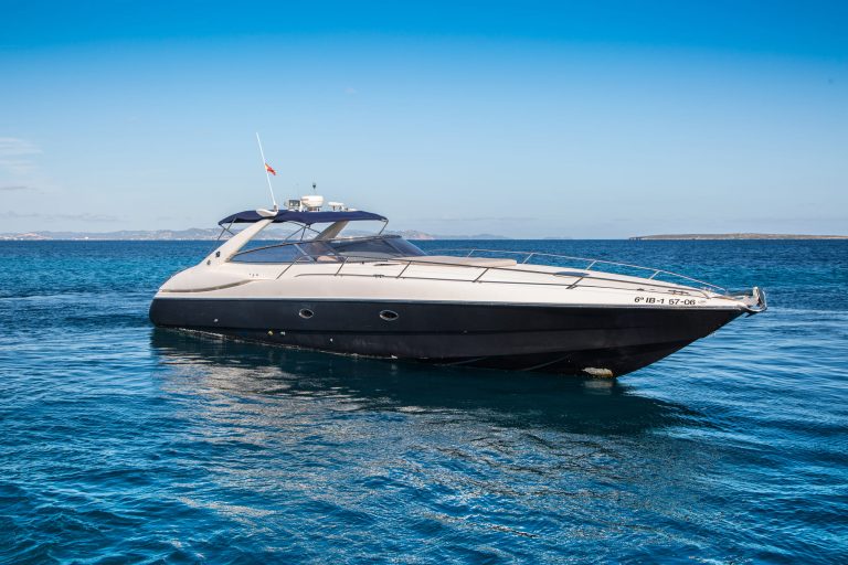 Starboard view of Sunseeker Superhawk 48 Watch me - Yacht in Ibiza