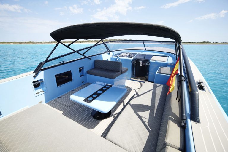 Stern table of Van Dutch 40 Smart Ass - Yacht in Ibiza