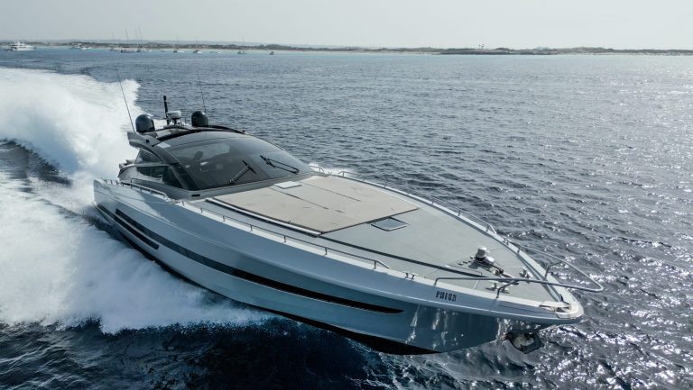 Starboard view of Baia Italia 70 Chilli - Yacht in Ibiza