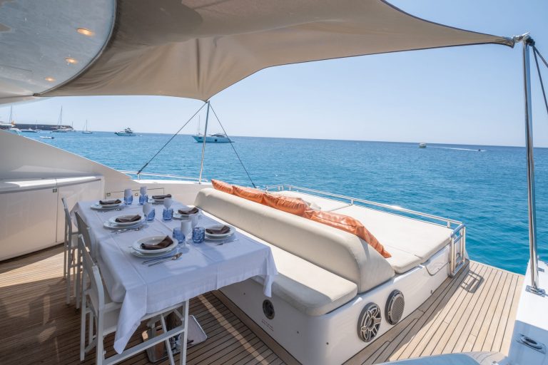 Stern table of Canados 90 Funky town - Superyacht in Ibiza