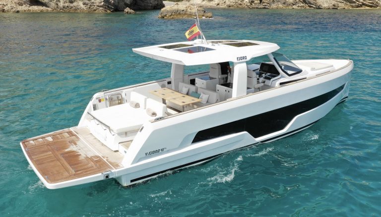 Starboard view of Fjord 41 XL IBN Battuta - Yacht in Ibiza