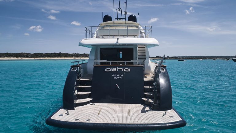 Stern of Maiora 99 Lady KC - Superyacht in Ibiza