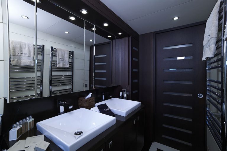 Bathroom 3 of Maiora 99 Lady KC - Superyacht in Ibiza