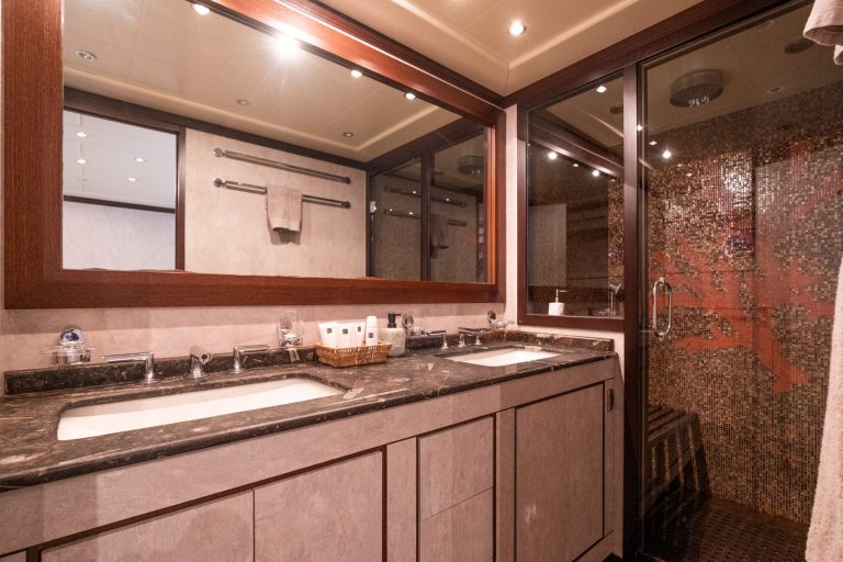 Bathroom of Mangusta 92 Drift - Superyacht in Ibiza
