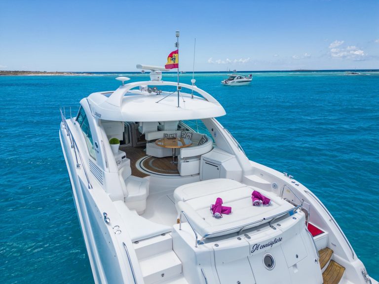 Stern of Sea Ray 55 Sundancer Il consigliere - Yacht in Ibiza