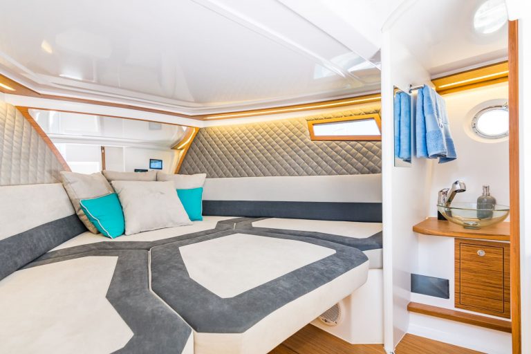 Cabin of Alfastreet Marine 28 Sanfil - Motorboat in Ibiza