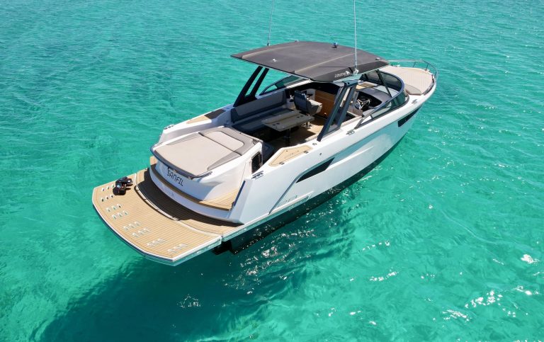 Sundeck of Alfastreet Marine 28 Sanfil - Motorboat in Ibiza