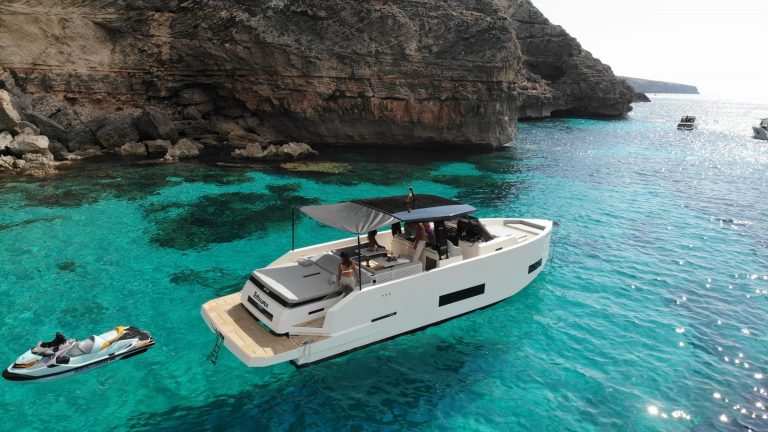 Starboard view 2 of De Antonio D42 Tot suma - Yacht in Ibiza