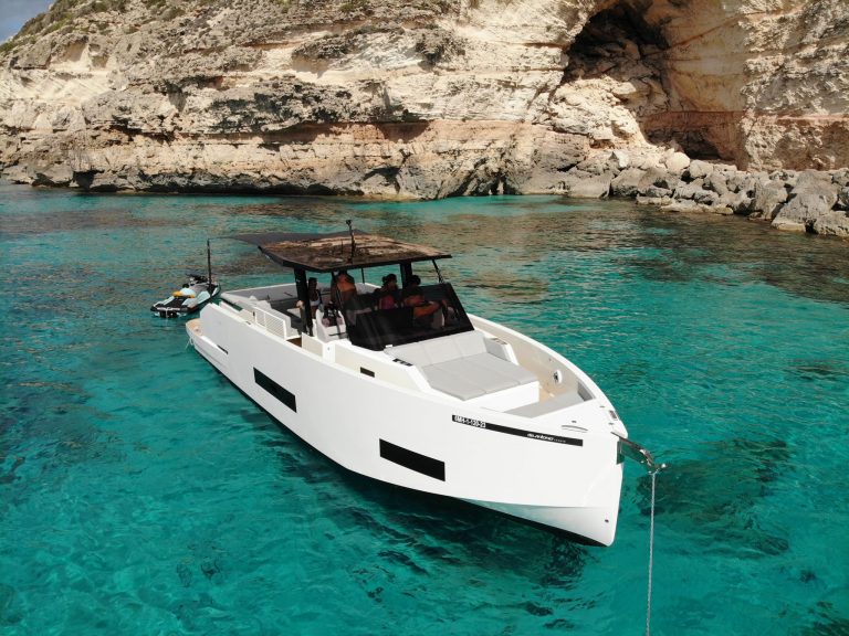 Bow of De Antonio D42 Tot suma - Yacht in Ibiza