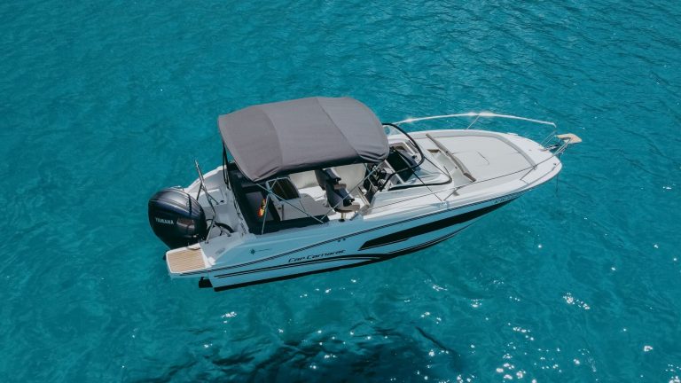 Starboard view of Jeanneau Cap Camarat 7,5 Jarana - Motorboat in Ibiza