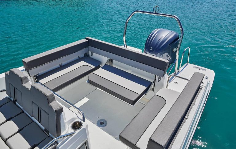 Cockpit of Jeanneau Cap Camarat 7,5 Jarana - Motorboat in Ibiza