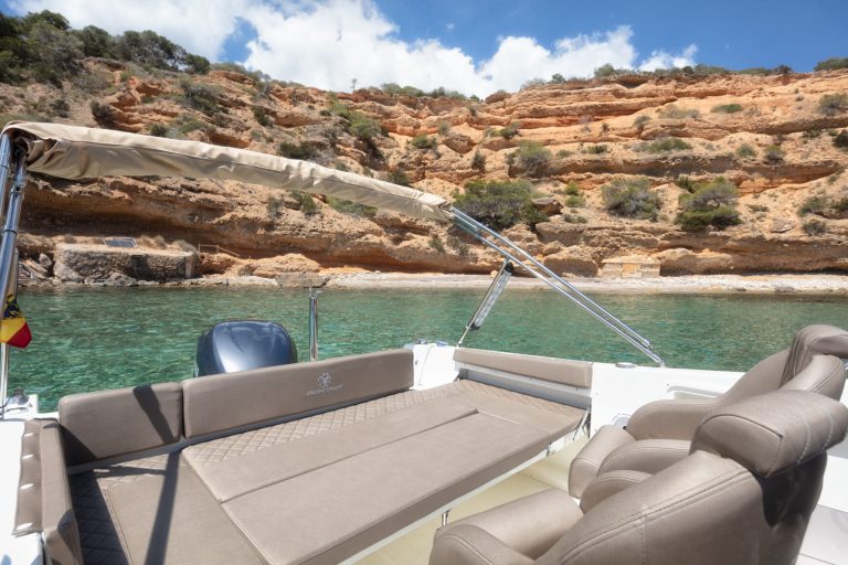 Sundeck of Pacific Craft 750 Paradis - Motorboat in Ibiza