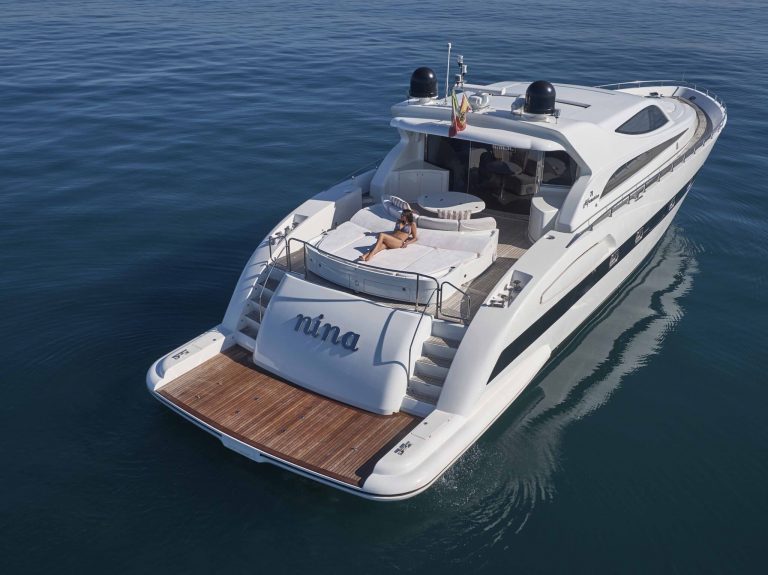 Stern of Alfamarine 78 Nina - Yacht in Ibiza