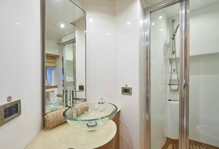 Bathroom 3 of Alfamarine 78 Nina - Yacht in Ibiza