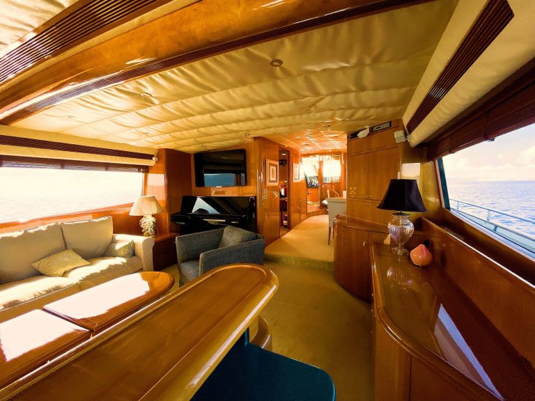 Lounge 2 of Couach 98 Usoa Bi - Superyacht in Ibiza