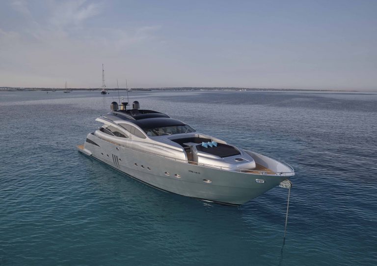 Bow of Pershing 90 Danzas - Superyacht in Ibiza