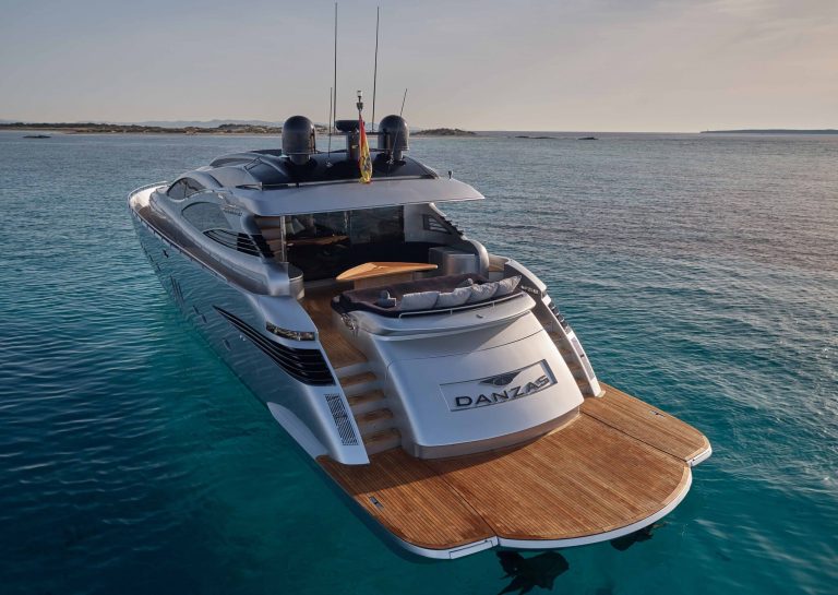 Stern of Pershing 90 Danzas - Superyacht in Ibiza
