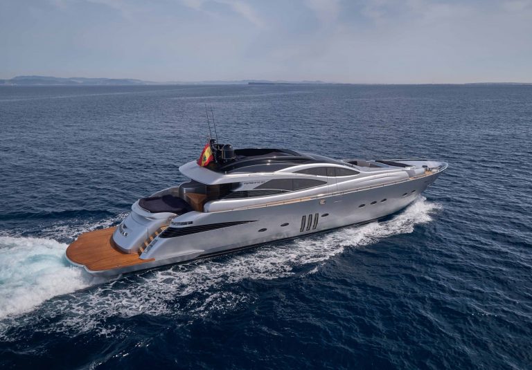 Starboard view of Pershing 90 Danzas - Superyacht in Ibiza