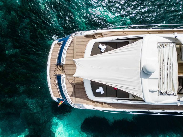 Stern 3 of Princess V65 Creta - Yacht in Ibiza