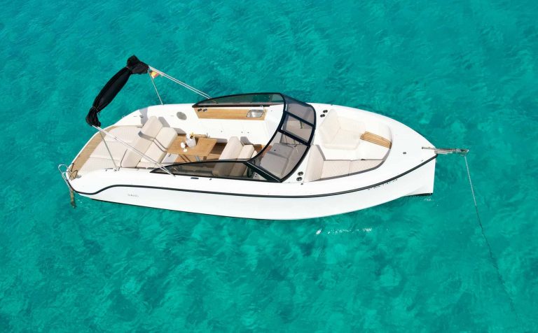 Starboard view of Rand 27 Just relax - Motorboat in Ibiza