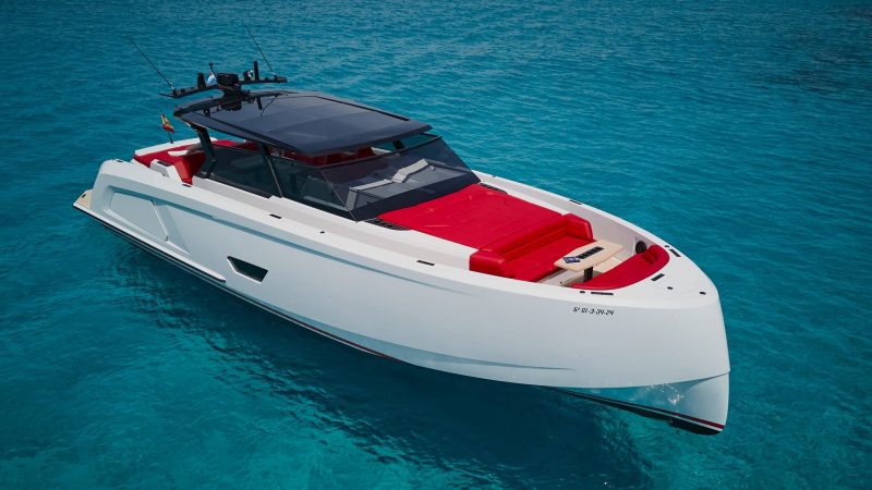 Bow sundeck of Vanquish VQ58 Real Diva - Yacht in Ibiza