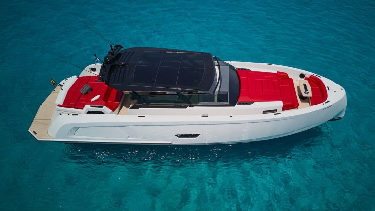 Starboard view of Vanquish VQ58 Real Diva - Yacht in Ibiza