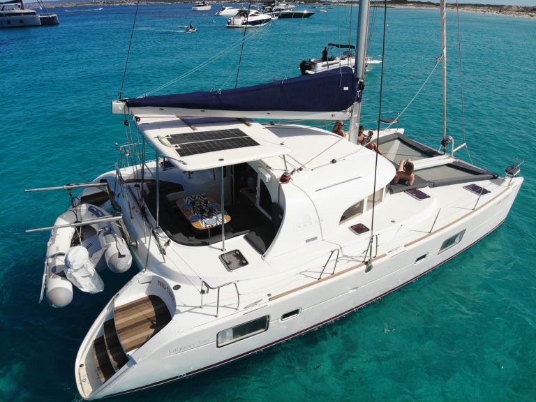 Stern of Lagoon 38 Niu Tribe - Catamaran in Ibiza