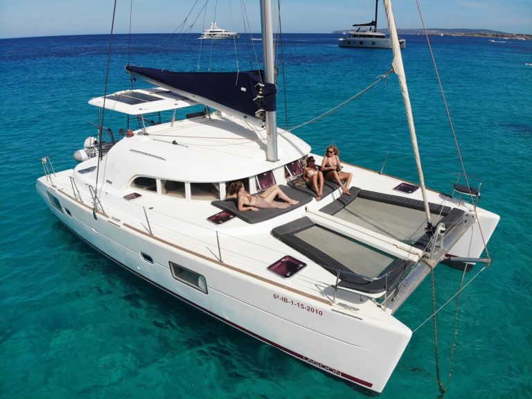 Starboard view of Lagoon 38 Niu Tribe - Catamaran in Ibiza