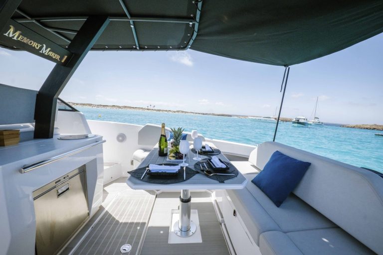 Cockpit of Rio Daytona 34 Memory maker I - Motorboat in Ibiza