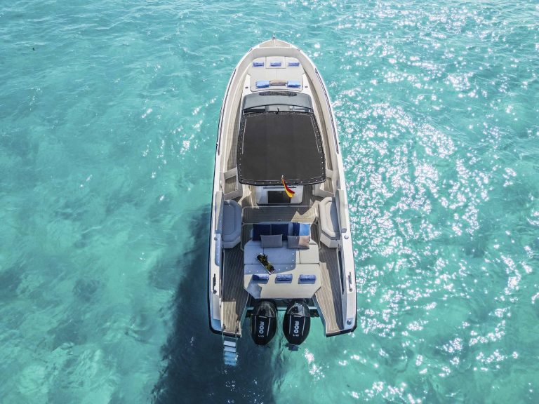 Stern of Rio Daytona 34 Memory maker I - Motorboat in Ibiza