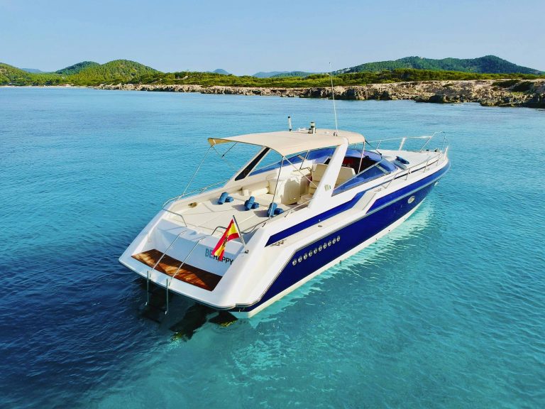 Stern of Sunseeker Superhawk 43 Be Happy - Yacht in Ibiza