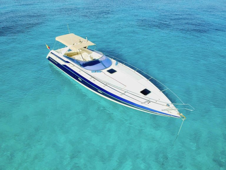 Starboard view of Sunseeker Superhawk 43 Be Happy - Yacht in Ibiza