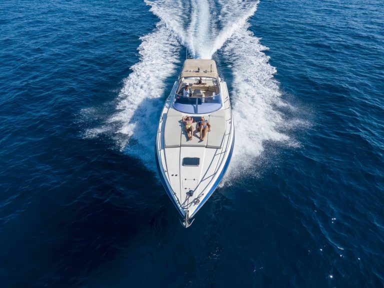 Bow of Sunseeker Superhawk 43 Be Happy - Yacht in Ibiza