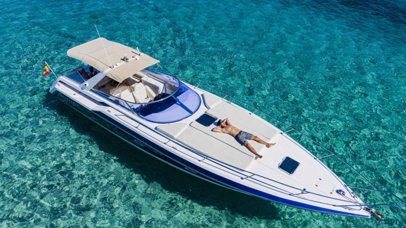 Bow sundeck of Sunseeker Superhawk 43 Be Happy - Yacht in Ibiza