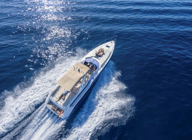 Sailing 2 of Sunseeker Superhawk 43 Be Happy - Yacht in Ibiza