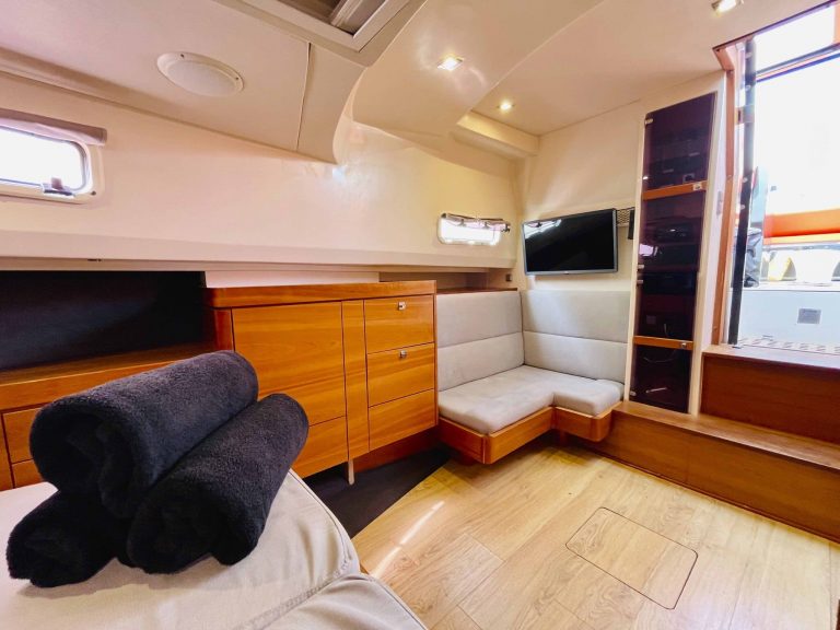 Cabin of Fjord 40 Incógnito - Yacht in Ibiza