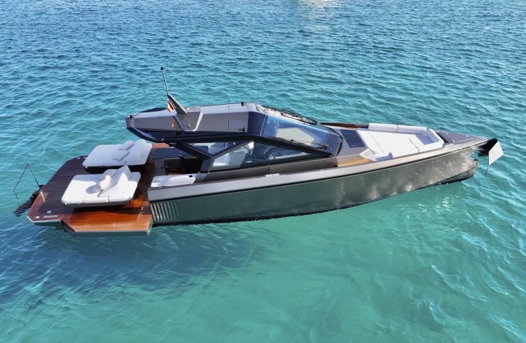 Starboard view of Wally 50 "Wally 50 Sport" - Yacht in Ibiza