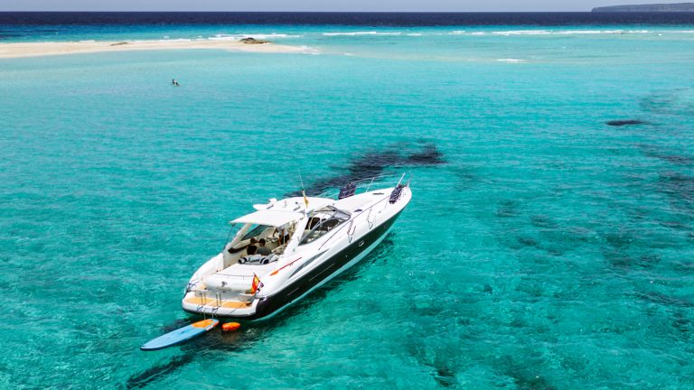 Stern of Sunseeker Superhawk 48 Vista Alegre III - Yacht in Ibiza