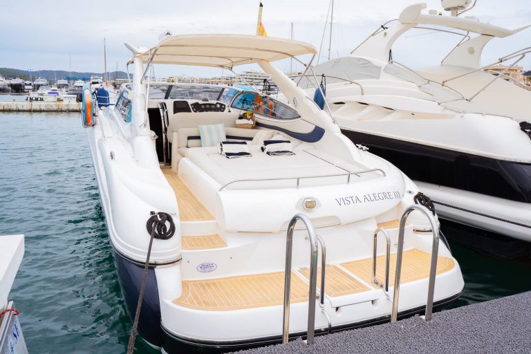 Stern of Sunseeker Superhawk 48 Vista Alegre III - Yacht in Ibiza